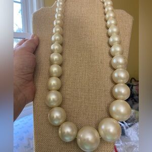 Talbots Graduated Glass Faux Pearls Vintage Necklace Magnetic Chunky